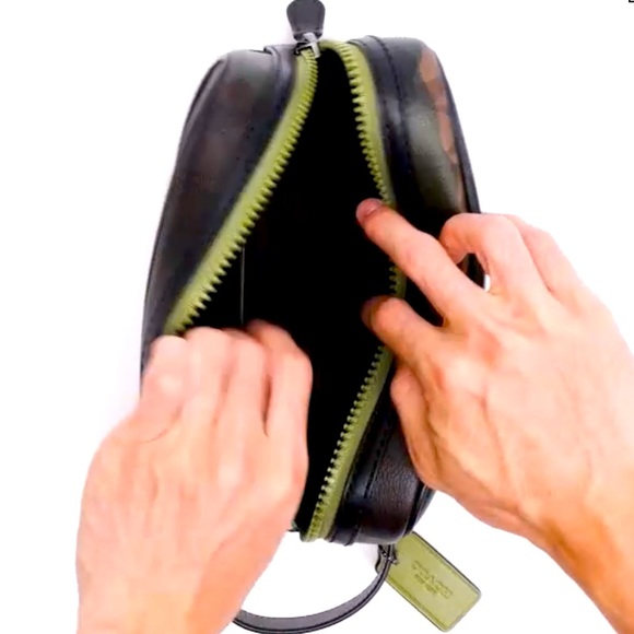 SOLD OUT NWT Coach travel kit in Signature Canvas with Como Print Coach patch - Picture 8 of 10